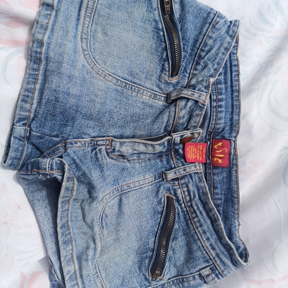 Shorts - Picture 1 of 2